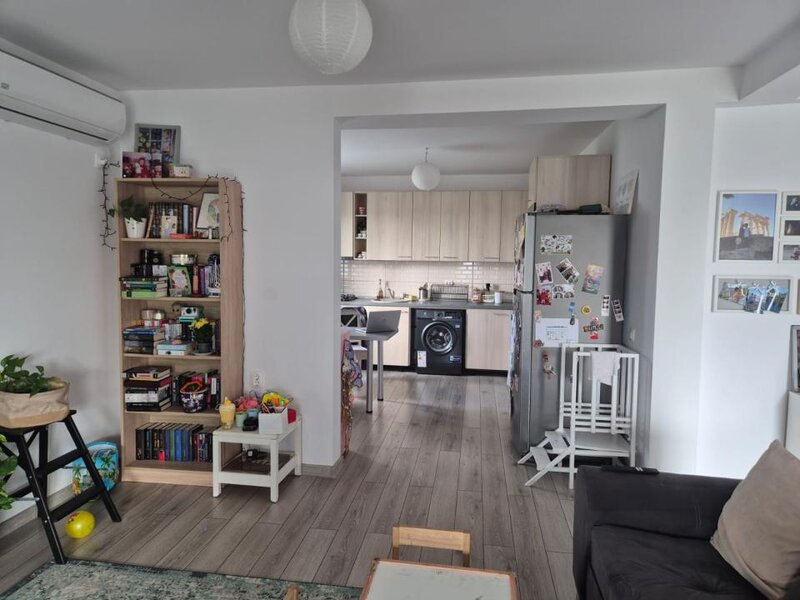 Darza, casa, curte spatioasa.