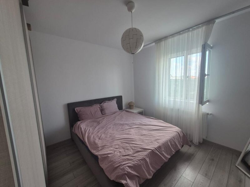 Darza, casa, curte spatioasa.