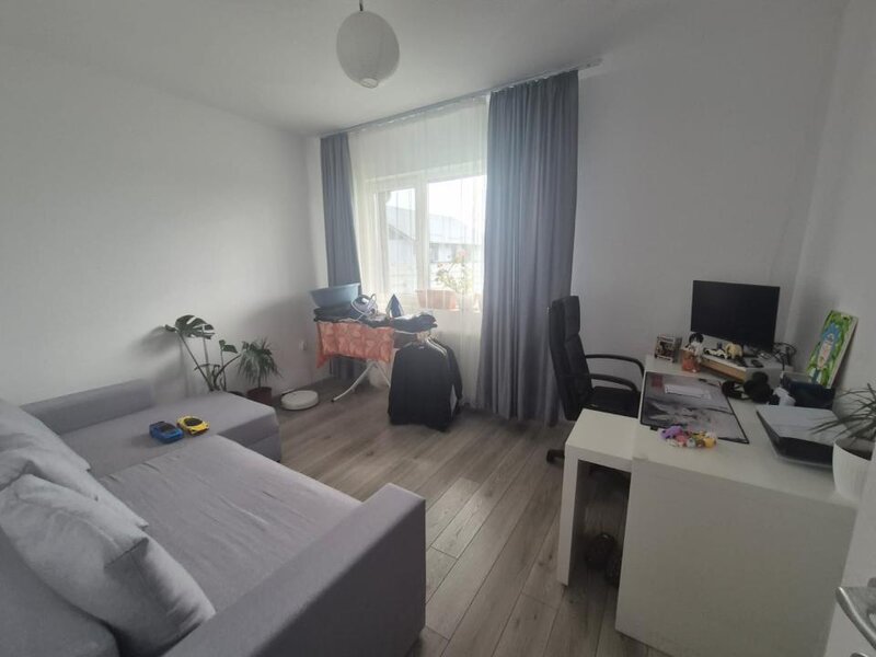 Darza, casa, curte spatioasa.